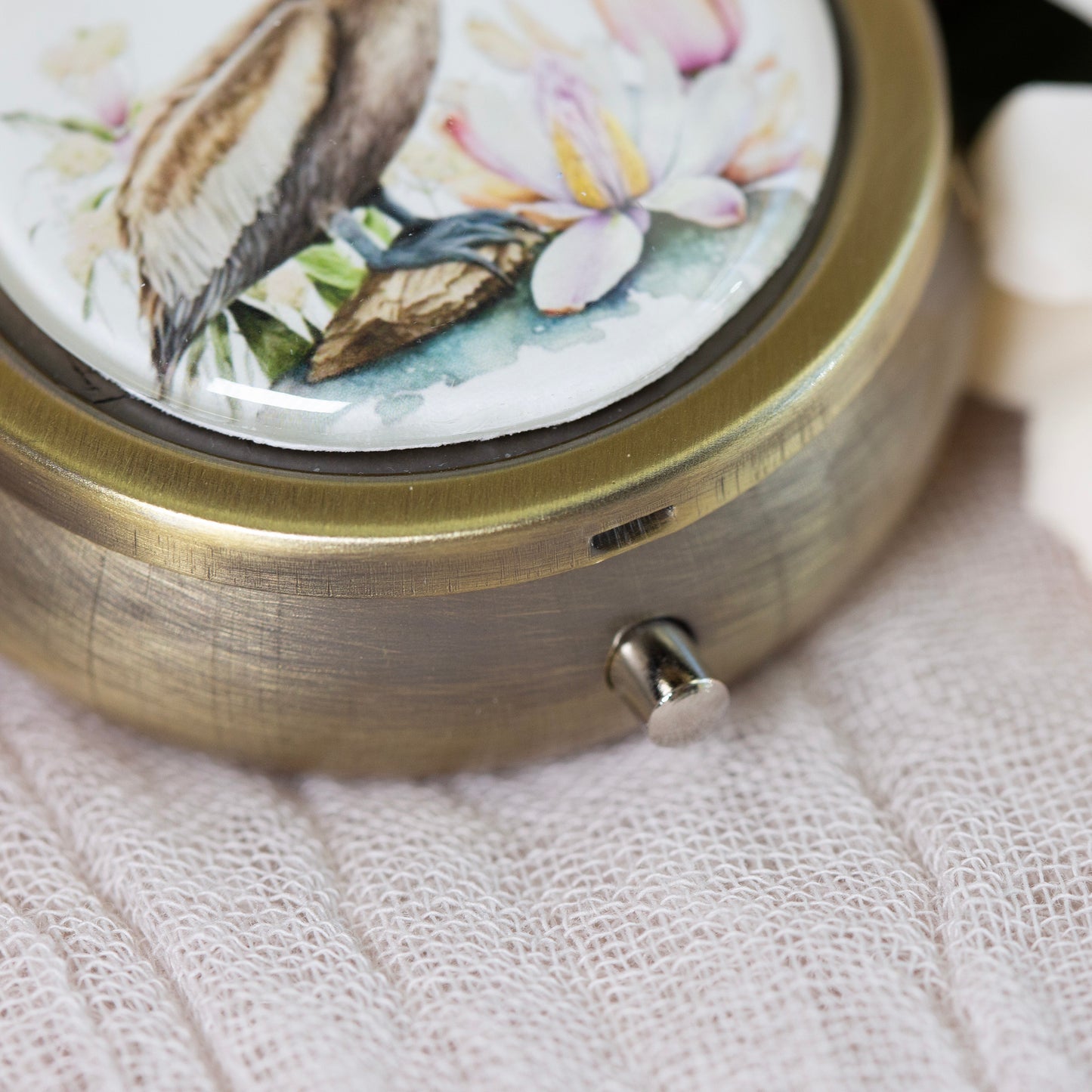 LOUISIANA-INSPIRED PELICAN WEDDING RING BOX