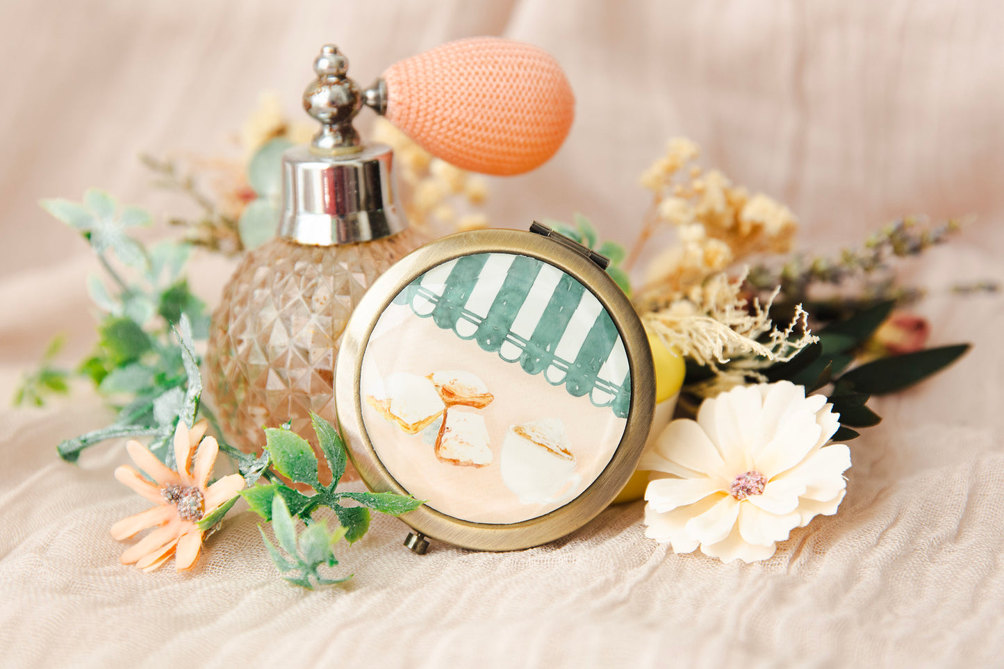 NEW ORLEANS CAFE AU LAIT/BEINGETS COMPACT MIRROR