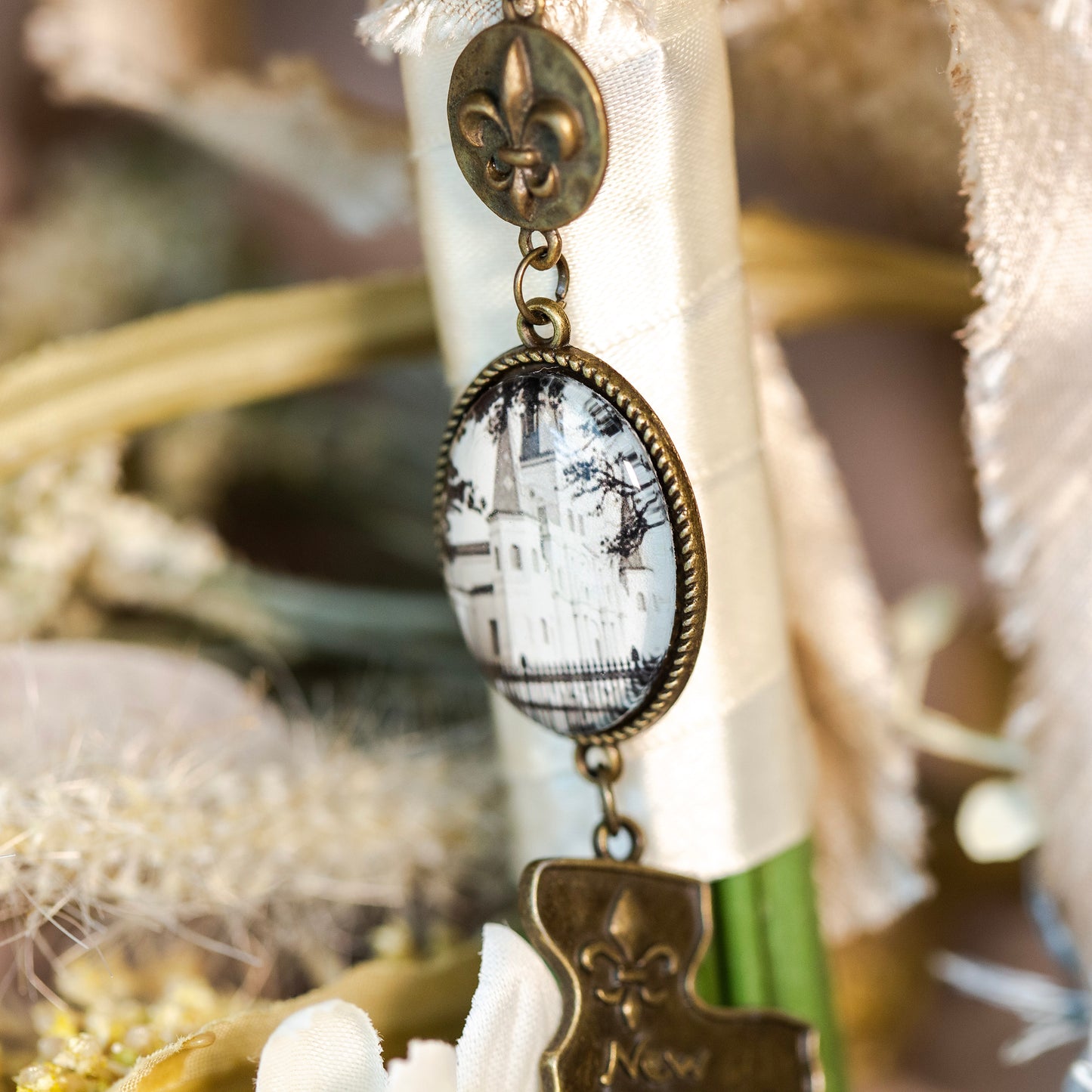 THE NAPOLEON WEDDING BOUQUET PENDANT