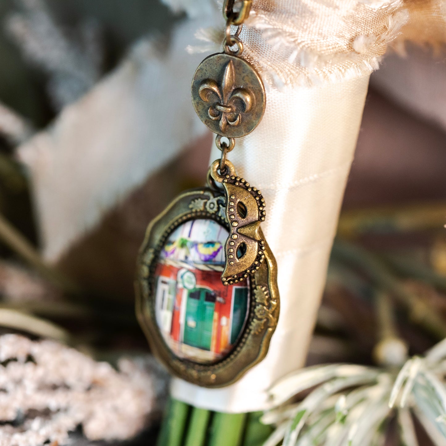 LAISSEZ LES BON TEMPS ROULER WEDDING BOUQUET PENDANT