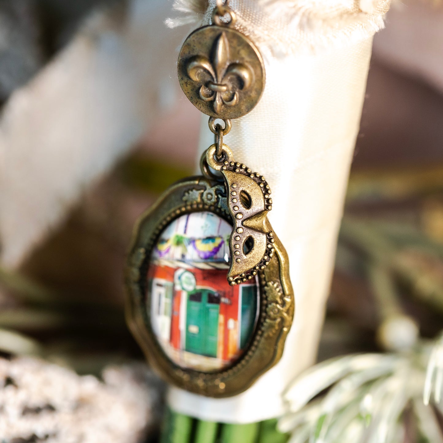 LAISSEZ LES BON TEMPS ROULER WEDDING BOUQUET PENDANT