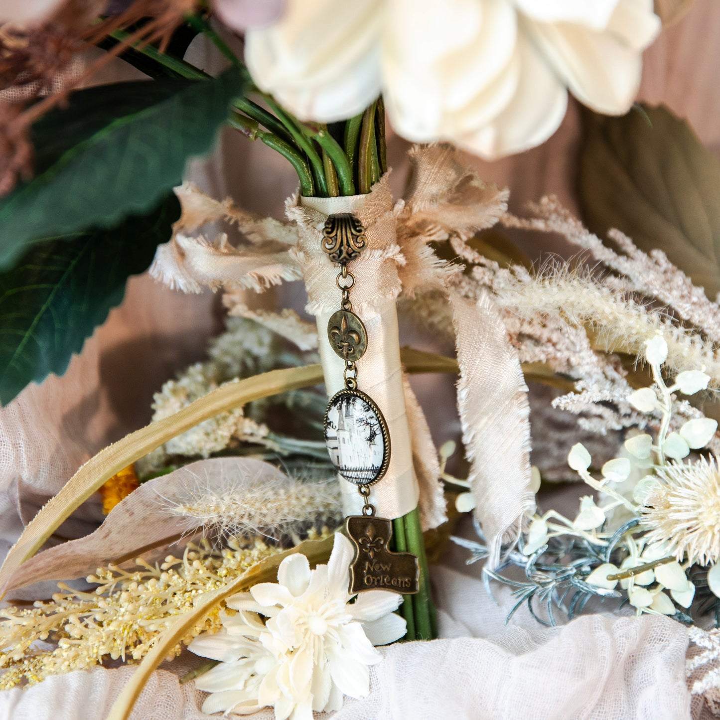 THE NAPOLEON WEDDING BOUQUET PENDANT