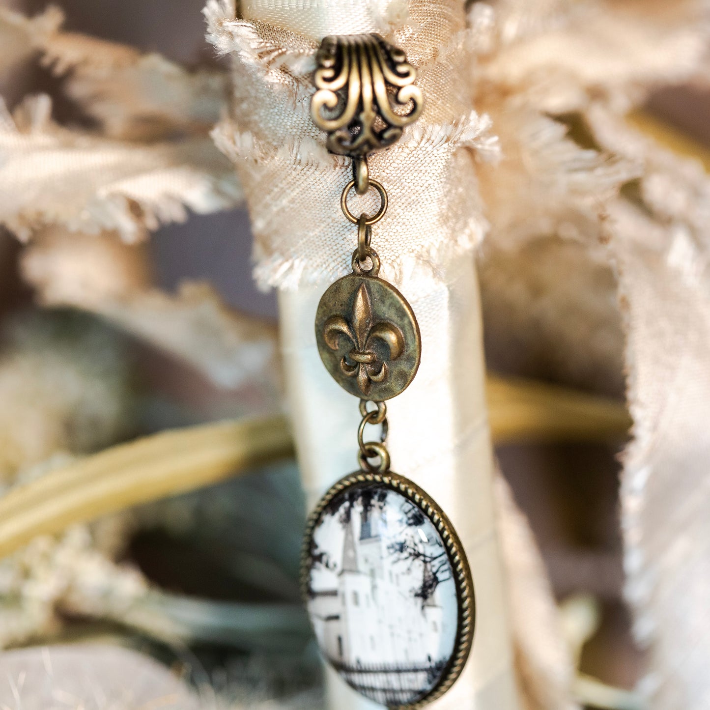 THE NAPOLEON WEDDING BOUQUET PENDANT