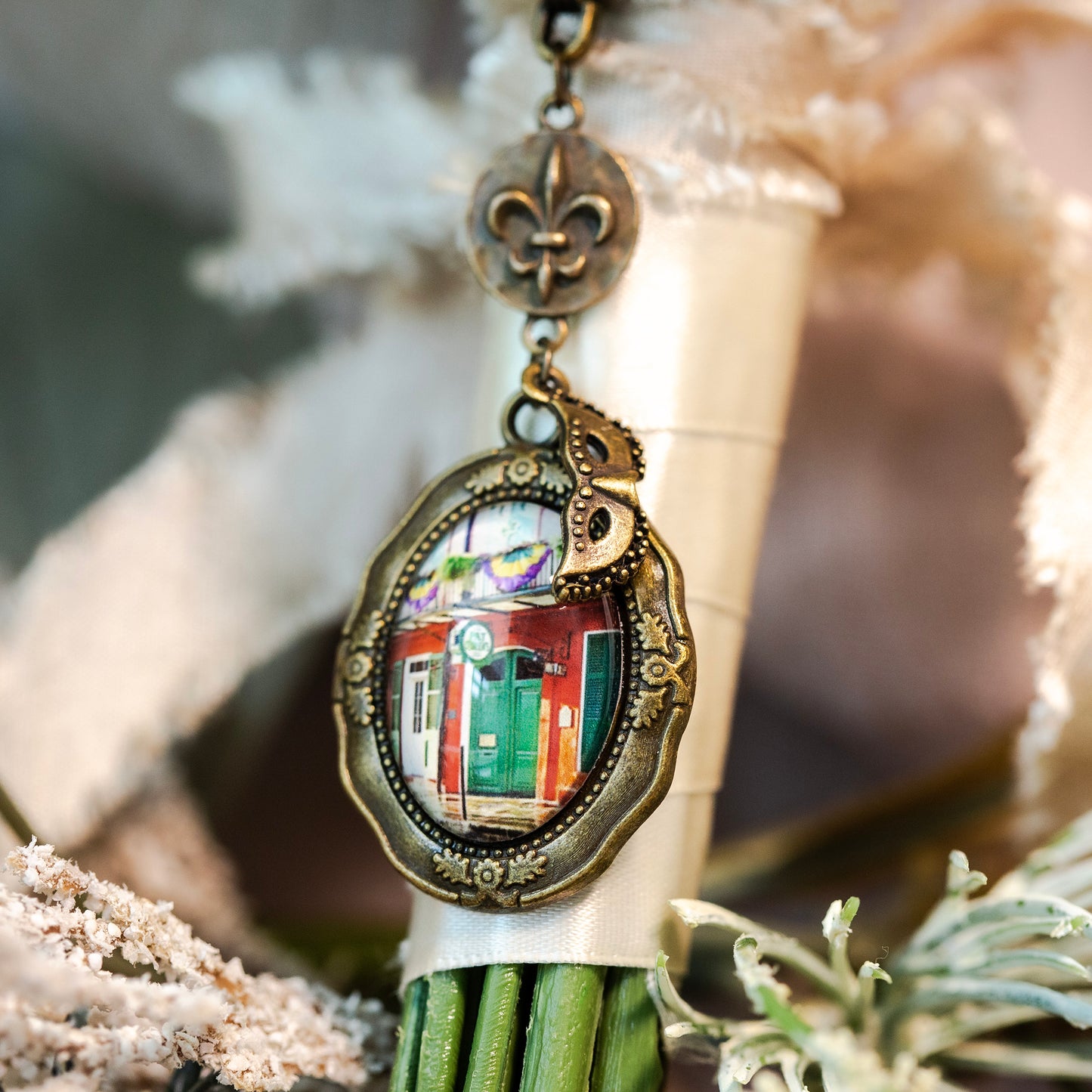 LAISSEZ LES BON TEMPS ROULER WEDDING BOUQUET PENDANT