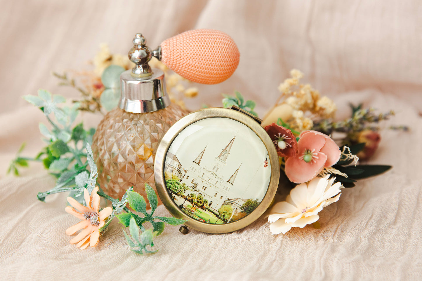 ST. LOUIS CATHEDRAL COMPACT MIRROR