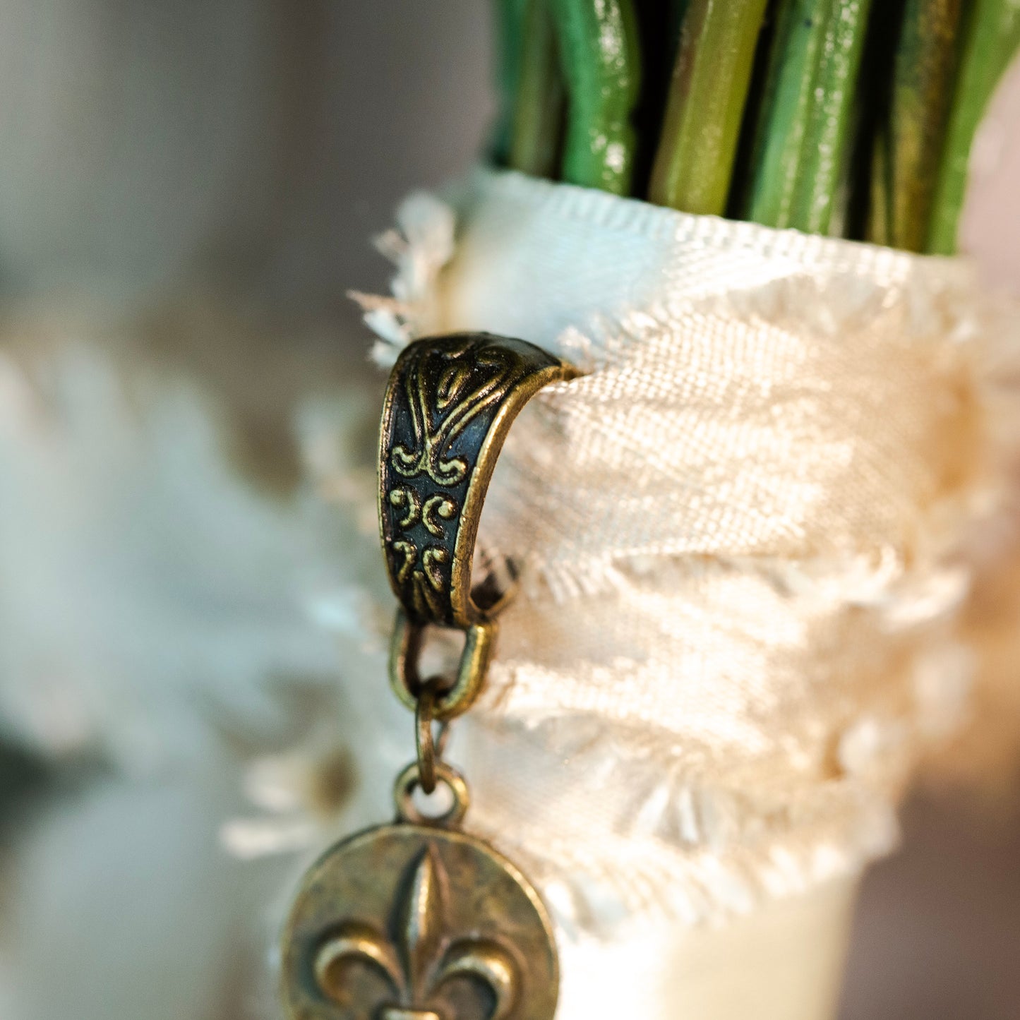 LAISSEZ LES BON TEMPS ROULER WEDDING BOUQUET PENDANT